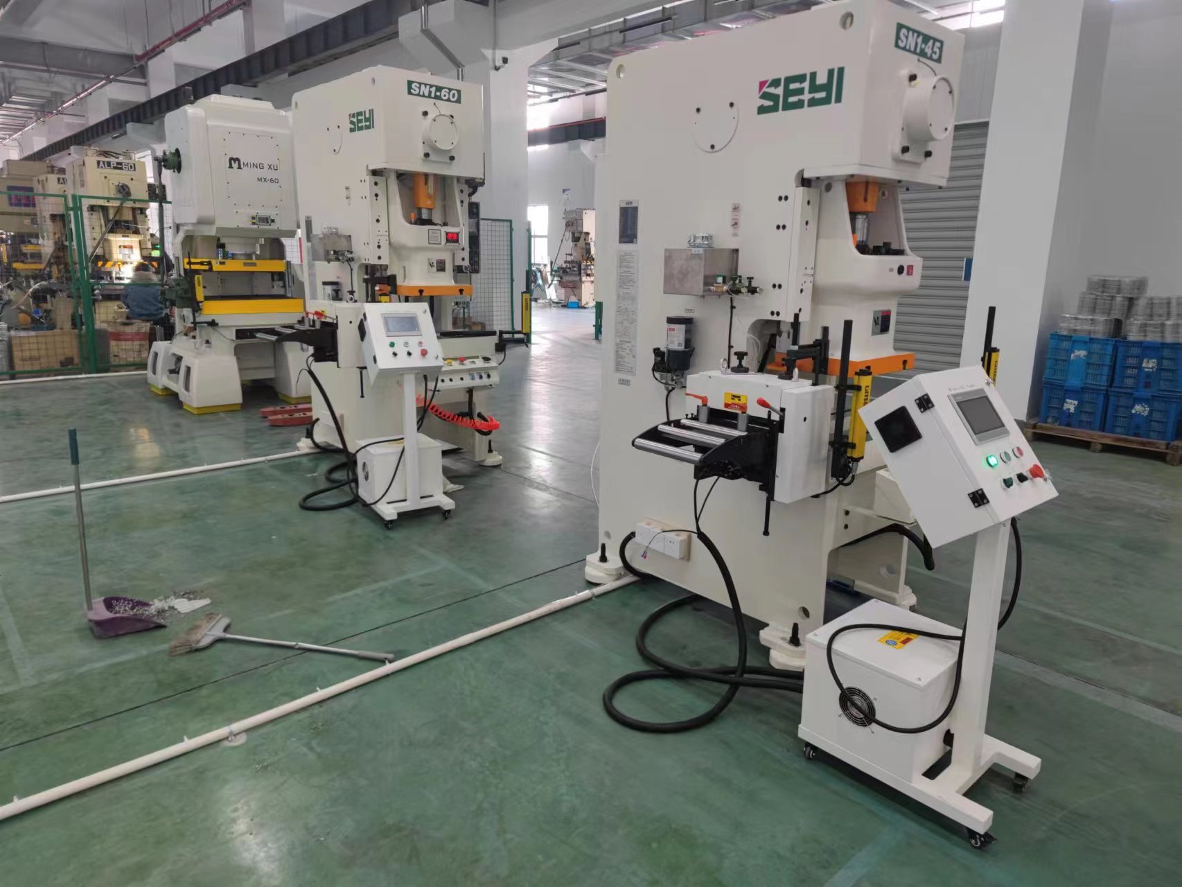 機械式（shì）NC送料機